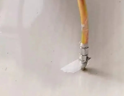 韶山瓷砖空鼓维修公司专业解答在瓷砖铺贴过程中，如果使用的砂料过粗（如全部使用了粗砂），可能会导致以下问题